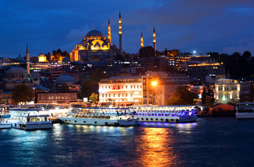 Fototapeta na wymiar View from Galata Bridge to Suleymanie Mosque in Istanbul, Turkey
