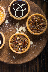 Baking and decorating tarts at home