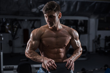 Obraz na płótnie Canvas Bodybuilder in the gym