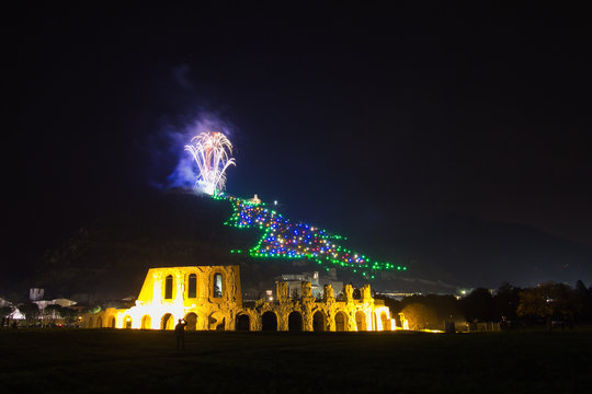 Notte di capodanno con fuochi pirotecnici a Gubbio