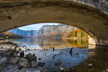 Fototapeta na wymiar Mountain Lake in Autumn - Lake Bohinj