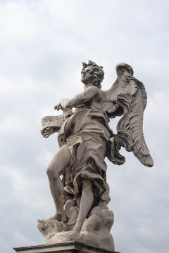 Escultura en piedra de un ángel de Bernini, Roma
