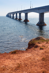 Obraz premium Confederation Bridge connecting Prince Edward Island to New Brunswick across the Northumberland Strait, Canada