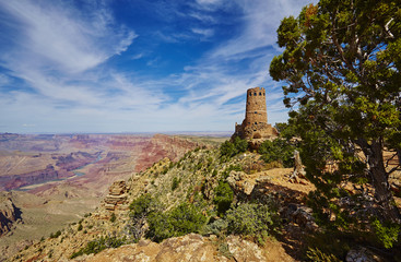 Grand Canyon, Desert View Watchtower am Berghang 01