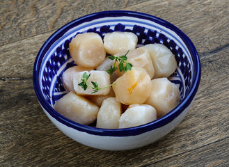 Raw scallops