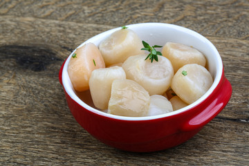 Raw scallops