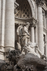 Fototapeta premium Detalles de la hermosa Fontana de Trevi de la ciudad de Roma, Italia