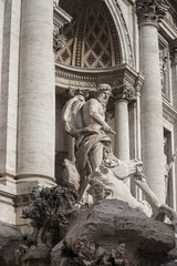 Detalles de la hermosa Fontana de Trevi de la ciudad de Roma, Italia