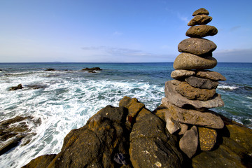   lanzarote coastline  froth   pond  rock sky cloud beach     mu