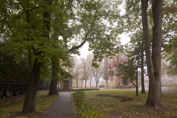 Fototapeta na wymiar Gomel / Belarus - October 23, 2015: Morning. walk in the park Lu