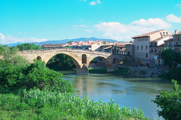 Fototapeta premium Die Pilgerbrücke in Puente la Reina Navarra
