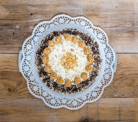 Mandel Nuss Torte auf rustikal Holz