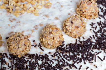 Mandel Nuss Torte detail mit schokostreusel