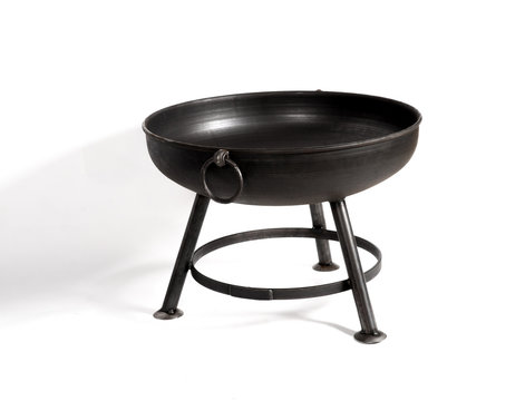 барбекю чугун на трех ножках с тенью