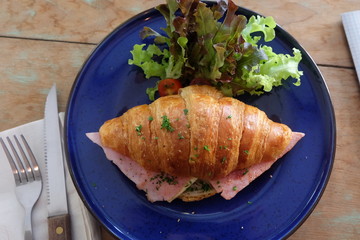 croissant ham cheese