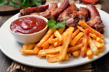 Potato fries, pork ribs and tomato sauce
