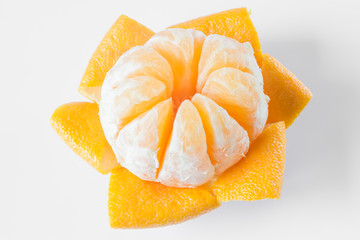 мандарин дольки белый фон