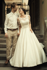 Naklejka premium luxury romantic happy bride and groom celebrating marriage 