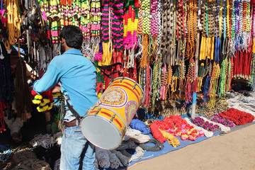 Pushkar - Camel fair / Coliers pour dromadaires