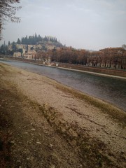 lungo il fiume adige verona