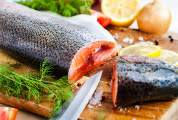 Process of cutting raw salmon