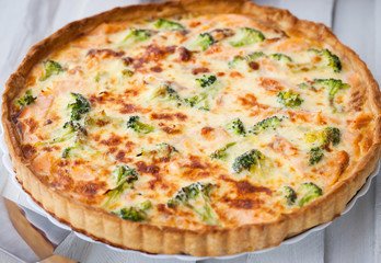 Quiche with salmon and broccoli
