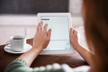 Young woman using his tablet-pc, close up