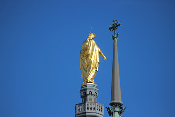 Obraz premium Golden Statue of Virgin Mary in Lyon, France