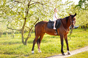 Fototapeta premium portrait of little girl outdoors in summer