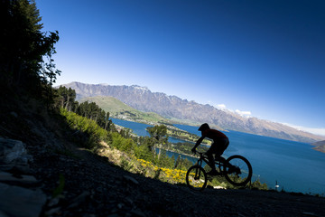 Fototapeta premium Silhouette of mountain bike rider in Queenstown, New Zealand
