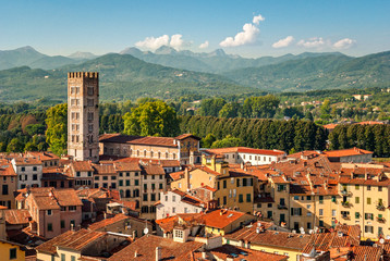 Panorama de Lucca (Toscane Italie) avec la cathédrale