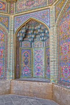 Nasir al-Mulk Mosque decoration vertical