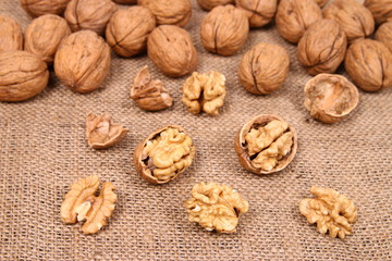 kırılmış cevizler