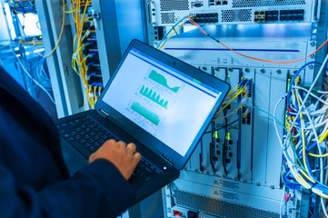 Netwotk engineer find and trobleshoot  core switch in data center room