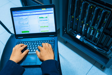 Netwotk engineer find and trobleshoot  core switch in data center room