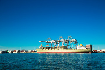 Fototapeta na wymiar Container ship