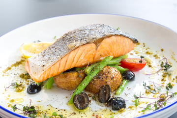 grilled salmon steak pesto
