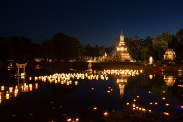 Fototapeta na wymiar Loy Kratong Festival at Sukhothai Historical Park