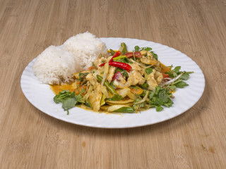 Hühnerfleisch mit Curry-Sauce