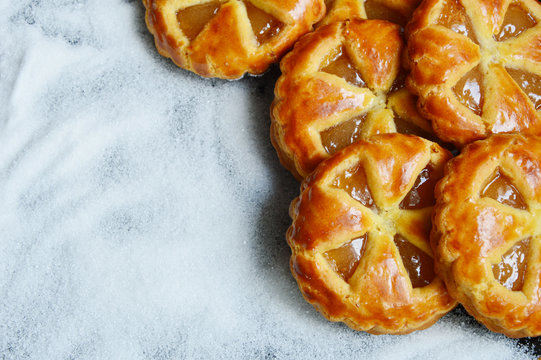 Mini Apple Pies With Sugar Background