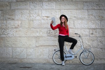Obraz na płótnie Canvas Young girl's bike ride