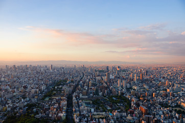 夕日に照らされる大阪