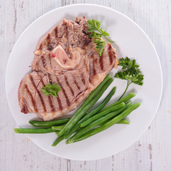 grilled meat and green bean