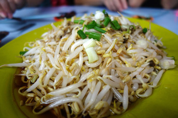 Boiled bean sprouts with soya source