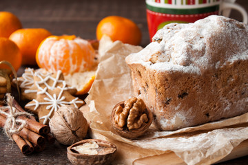 Сake with raisins and cinnamon