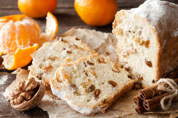 Сake with raisins and cinnamon