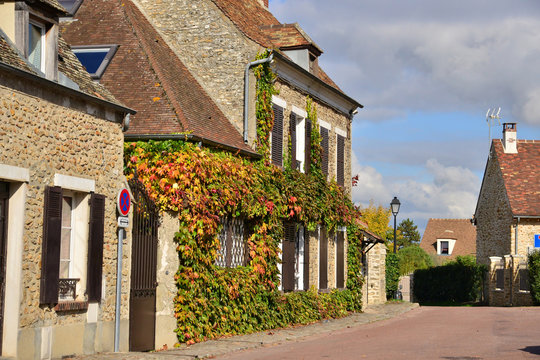 France, the picturesque village of Bazoches sur Guyonne