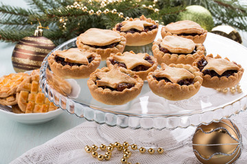 Traditional homemade fruit mince pies - obrazy, fototapety, plakaty