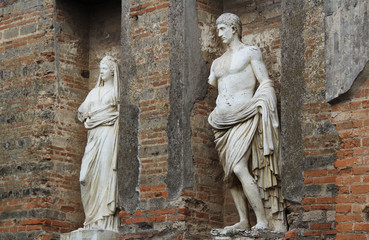 Obraz premium Statues in the ancient Roman city of Pompeii, Italy