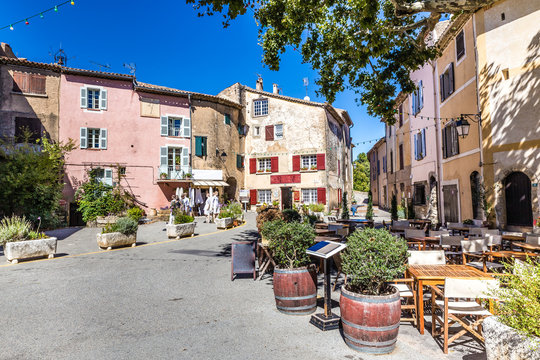Fototapeta Buildings On The Main Square-Tourtour,France
